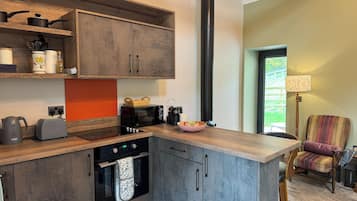 Geladeira, micro-ondas, fogão, cooktop