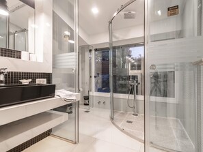 Villa | Bathroom