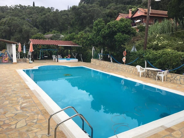 Amazing Apartment In Mpenitses With Terrace - Corfou