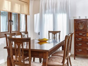House | Dining
