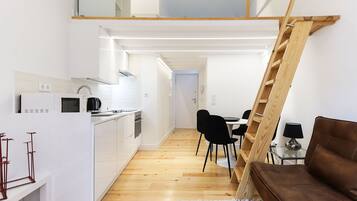 Coffee/tea maker, cookware/dishes/utensils