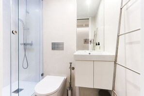 Shower, towels