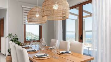 Villa | Dining