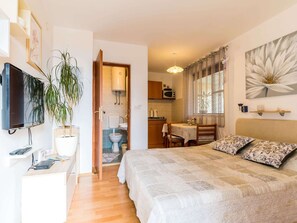 Iron/ironing board - Studio Maro - Studio Apartment With Terrace (Dubrovnik)