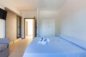 House - 1785 B B Joy Home - Camera 1 (Maruggio)