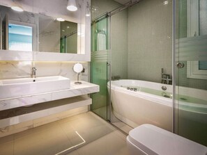 A modern bathroom with a glass-enclosed shower, a large bathtub, and a vanity with a mirror. - Villa in Tragaki With Pool (Zakynthos)