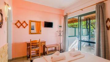 Apartment | 2 bedrooms, individually furnished, iron/ironing board, bed sheets