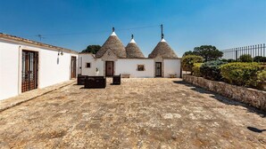 Unclassified image, 3 of 35, button - 2459 Trullo Cibelis by Perle di Puglia (Noci)