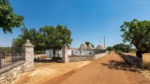 Unclassified image, 4 of 35, button - 2459 Trullo Cibelis by Perle di Puglia (Noci)