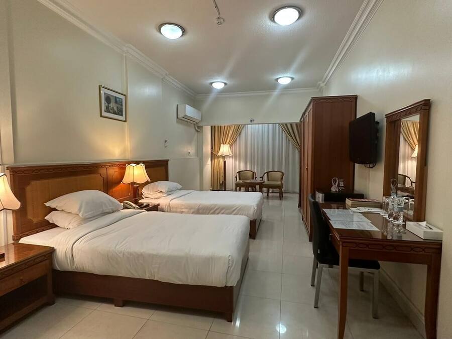 Quarto duplo básico, 2 camas Queen | Individualmente mobiliados, escrivaninha, ferros/tábuas de passar roupa