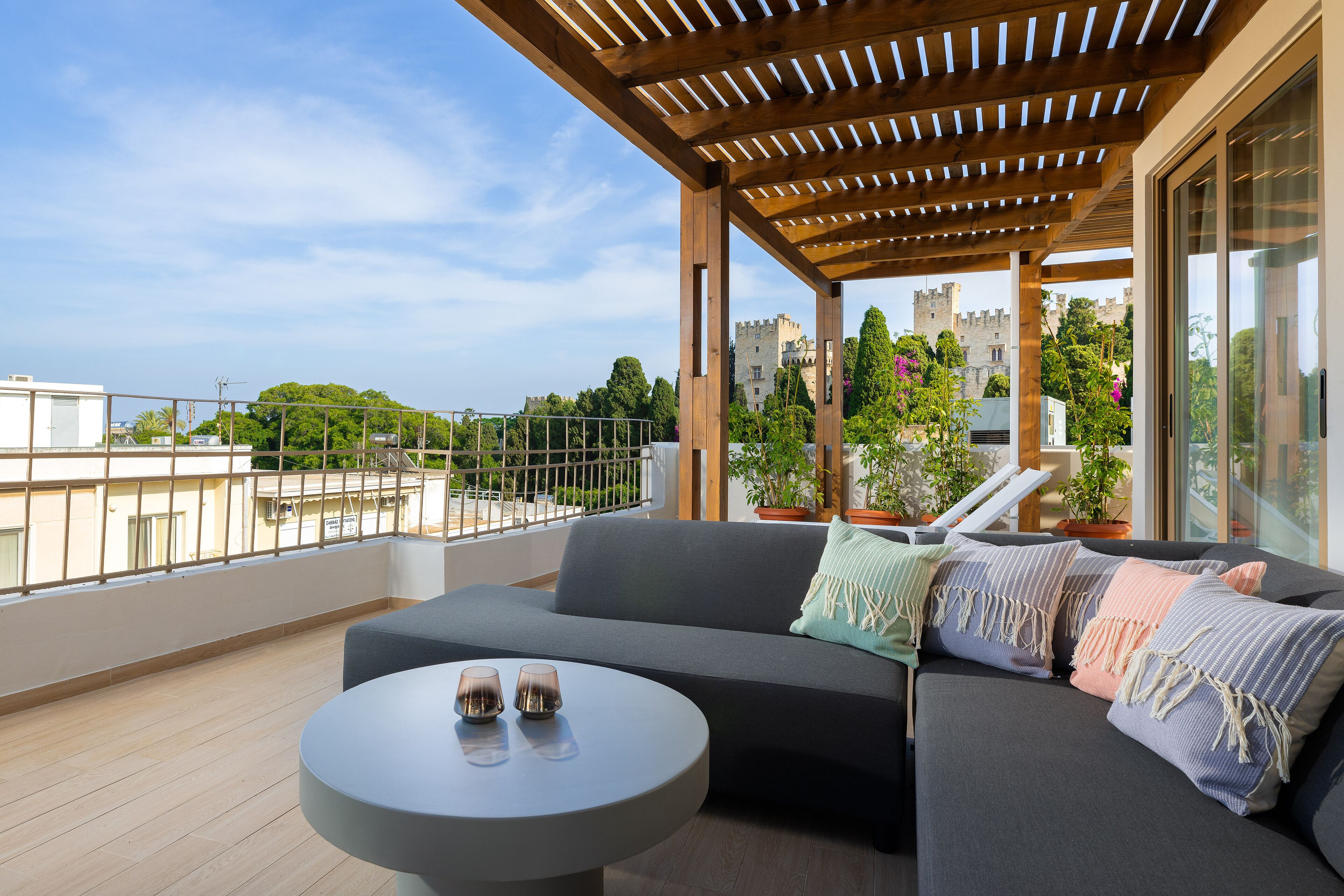 Căn hộ dành cho gia đình | Hiên