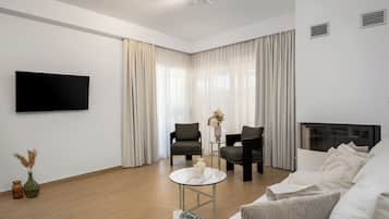 Family Apartment | Living area | 40-inch flat-screen TV with cable channels, TV, Netflix