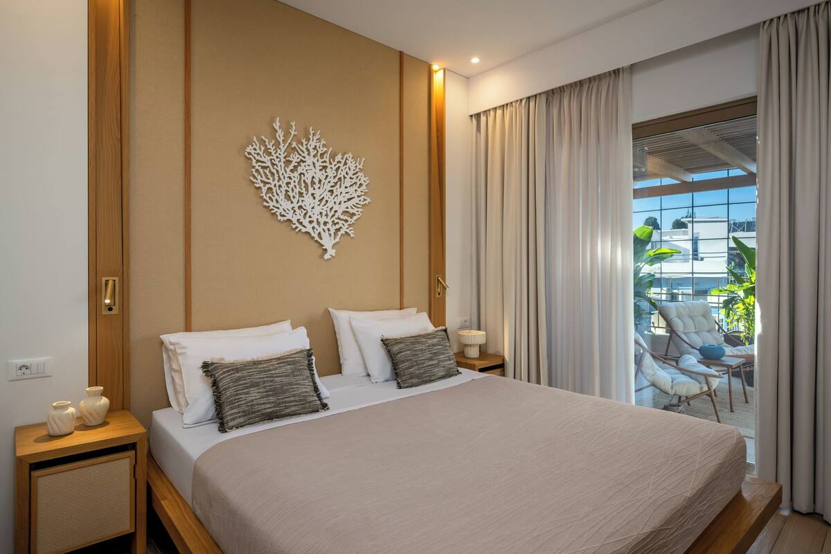 Family Apartment | Premium bedding, in-room safe, desk, laptop workspace