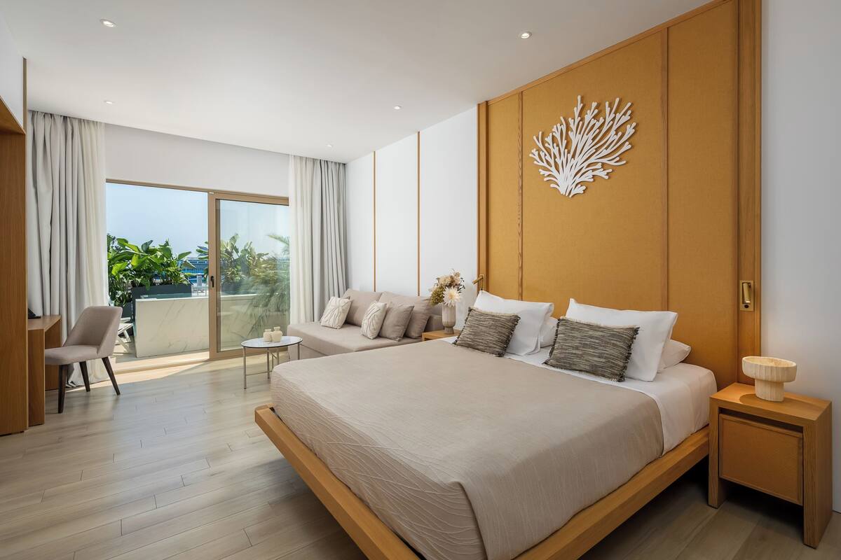 Suite, 1 Queen Bed, City View | Premium bedding, in-room safe, desk, laptop workspace