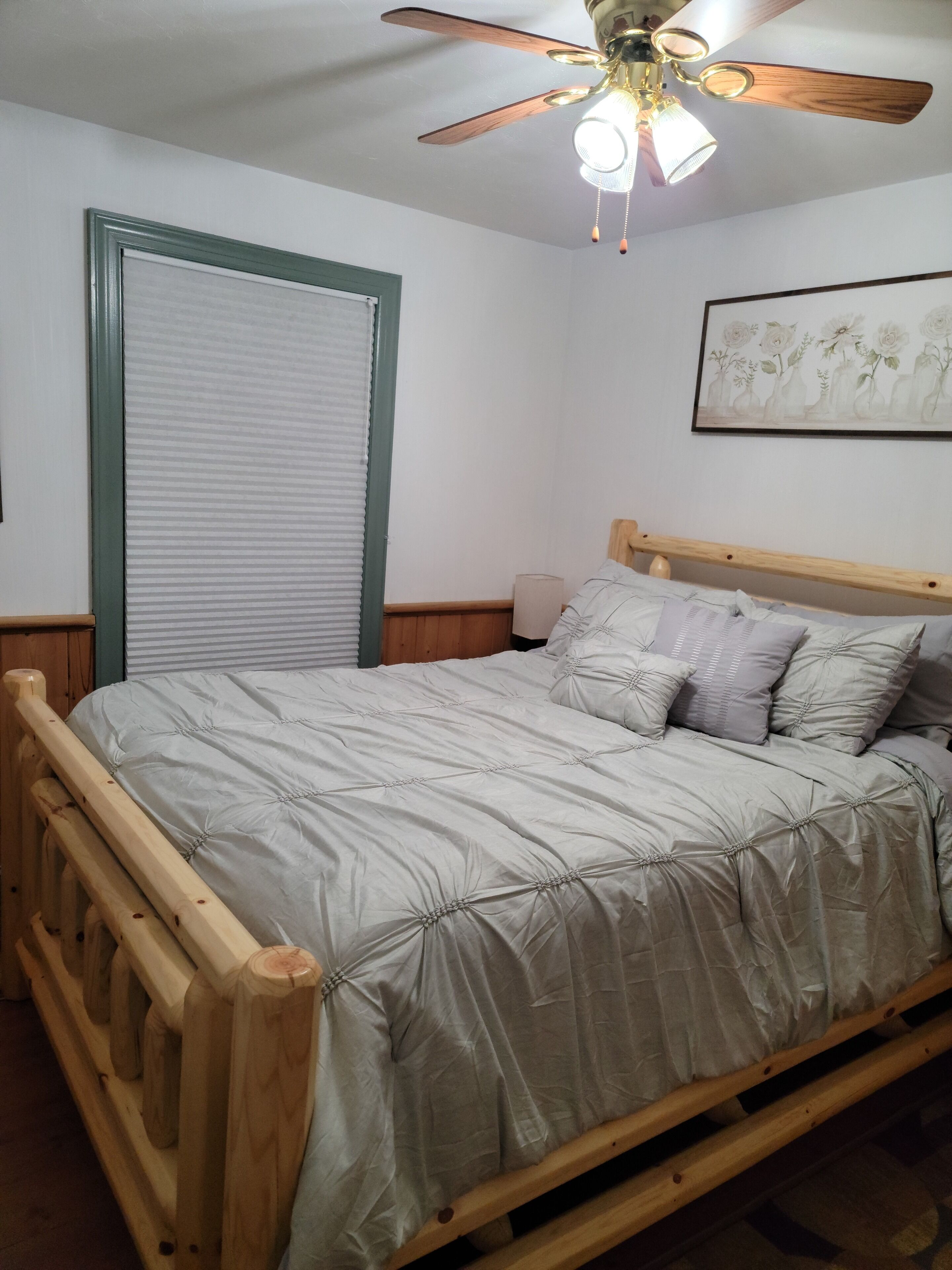4 bedrooms, travel crib, WiFi, bed sheets