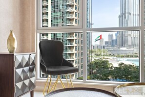 Living area - WelHome - Luxurious apartment with Burj Khalifa views (Dubai)