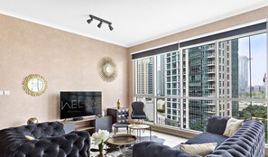 Living area - WelHome - Luxurious apartment with Burj Khalifa views (Dubai)