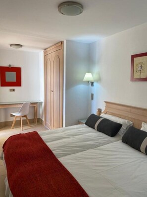 1 habitación y ropa de cama