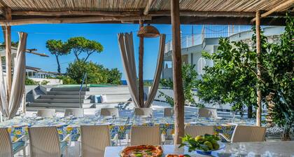 Villa Kalu', for up to 16 people, outdoor pool, walking distance from the beach!