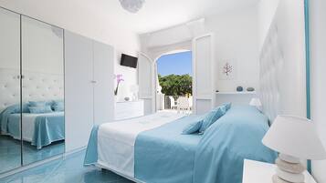 8 bedrooms, in-room safe, iron/ironing board, travel crib