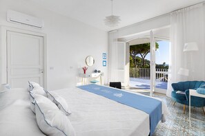 8 Schlafzimmer, Zimmersafe, Bügeleisen/Bügelbrett, Reisekinderbett