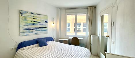 1 bedroom, desk, iron/ironing board, free WiFi