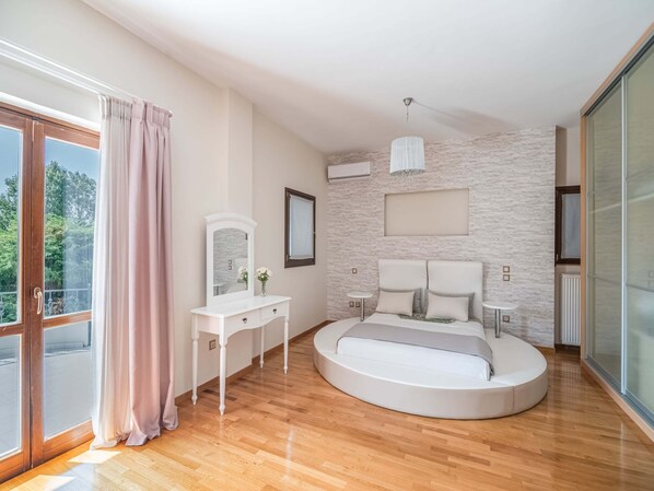 Villa | 5 bedrooms, individually furnished, bed sheets