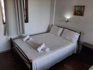Apartment | 2 bedrooms, individually furnished, bed sheets