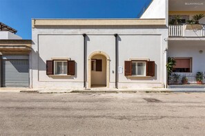 House, Smoking