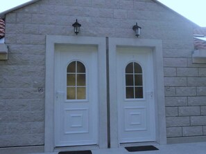 Apartment | Exterior - Apartments Marija Slano- Two-bedroom Apartment With Balcony and Sea View - 2 (Dubrovacko Primorje)