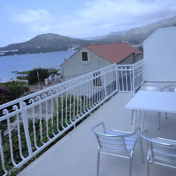 Balcony - Apartments Marija Slano- Two-bedroom Apartment With Balcony and Sea View - 2 (Dubrovacko Primorje)