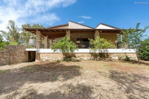 A two-story house with a stone facade, a covered porch, and a fenced yard. - 425 Casa in Campagna con Piscina a San Donaci (San Donaci)