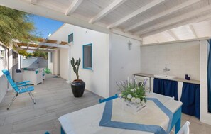 House, Smoking
