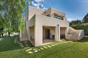 Villa, Smoking