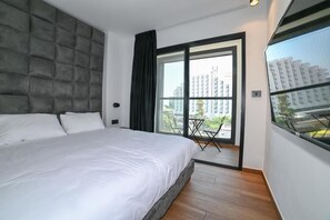 Minibar, in-room safe, desk, soundproofing - Selfie Boutique Hotel  (Tiberias)