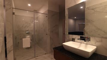 Family Quadruple Room | Bathroom