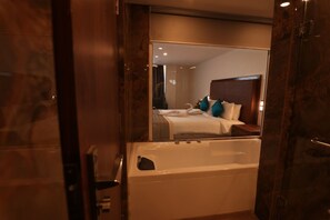 Executive Double Room | Bathroom - Seven Hills Hotels (Puri)