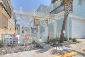 Property grounds - New Listing: Peach Paradise (Port Aransas)