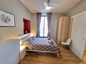 3 habitaciones, cortinas blackout y tabla de planchar con plancha 