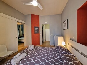 3 habitaciones, cortinas blackout y tabla de planchar con plancha 