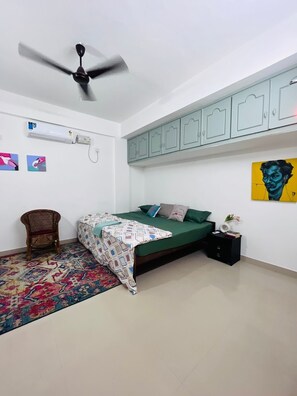 3 bedrooms, desk, iron/ironing board, free WiFi