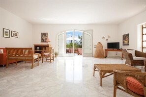 4 bedrooms - 176 Grande Villa con Giardino a S M di Leuca (Castrignano del Capo)