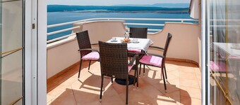 Appealing Apartment in Dramalj With View