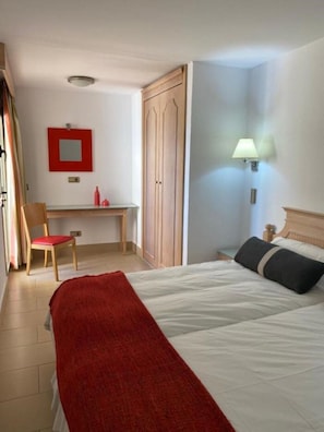 1 habitación y ropa de cama