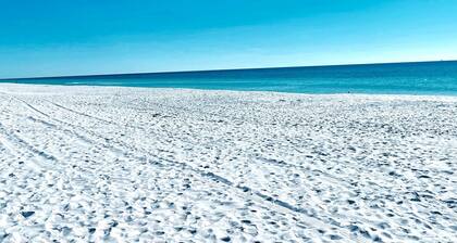 "Casamigos" Luxury Beach Home! Elevator, Pool/Hot tub, Kayak/Paddleboard