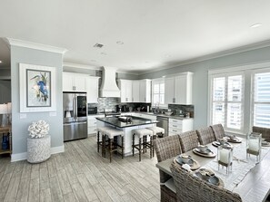 Dining - "Casamigos" Luxury Beach Home! Elevator, Pool/Hot tub, Kayak/Paddleboard (Navarre)