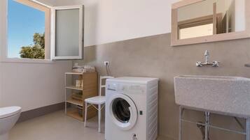 4 camere