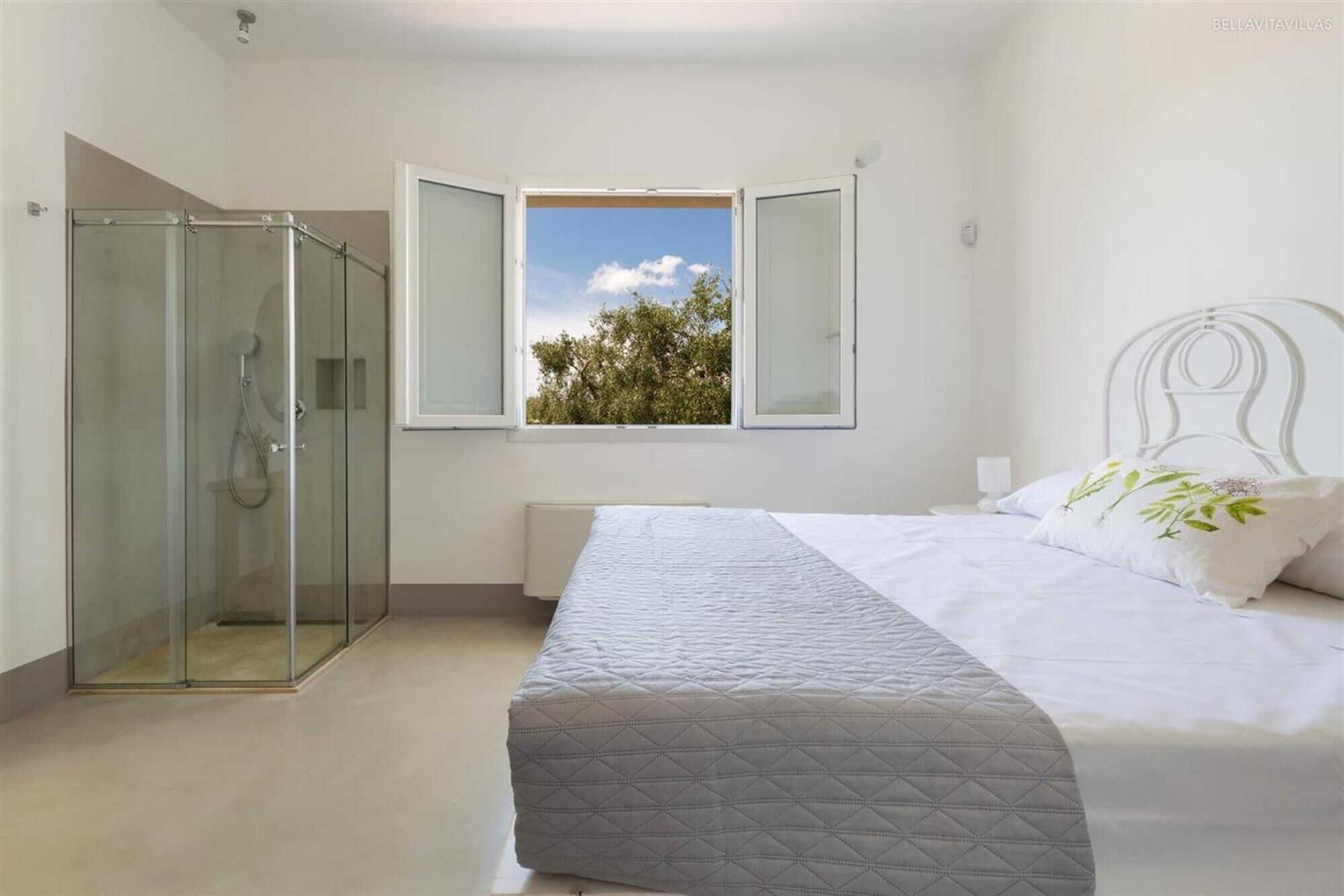 4 camere