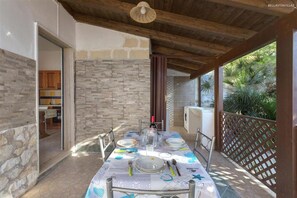 Villa, Smoking