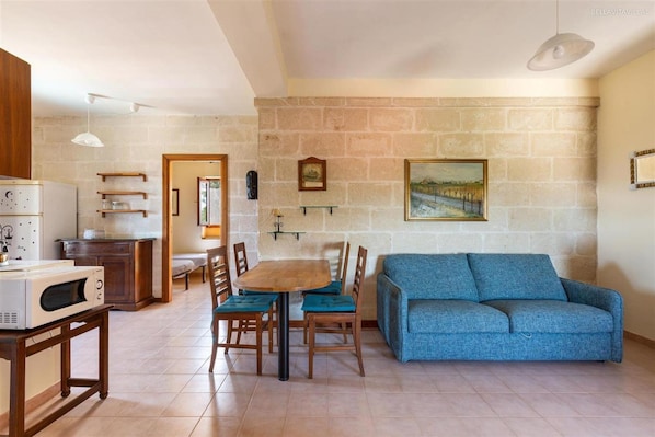 Casa, para fumadores | 8 habitaciones 